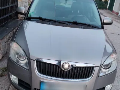 Gebraucht Skoda Roomster Comfort 105 PS (77 kW) 2008 Silber Van / Kleinbus