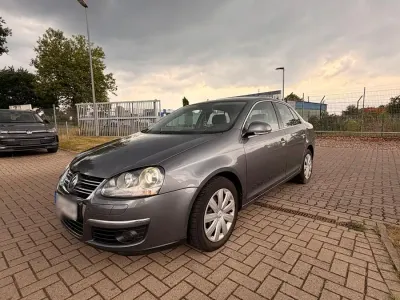 Gebraucht VW Jetta 140 PS (102 kW) 2006 Grau Limousine