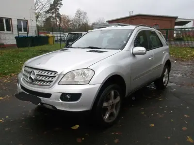 Gebraucht Mercedes ML320 224 PS (164 kW) 2007 Silber SUV