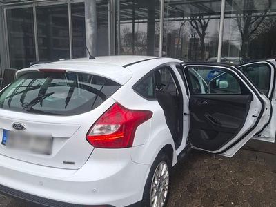 Gebraucht Ford Focus 105 PS (77 kW) 2011 Weiß Limousine