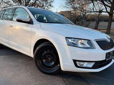 Gebraucht Skoda Octavia Ambition 110 PS (80 kW) 2016 Weiß Kleinwagen