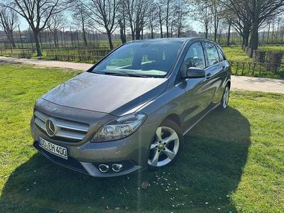 Gebraucht Mercedes B180 122 PS (89 kW) 2014 Grau Van / Kleinbus