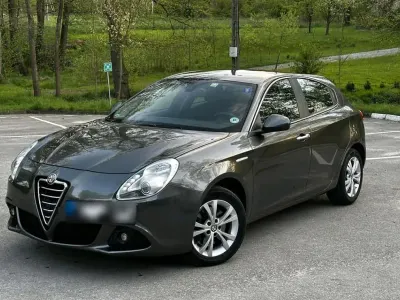 Gebraucht Alfa Romeo Giulietta 105 PS (77 kW) 2013 Grau Kleinwagen