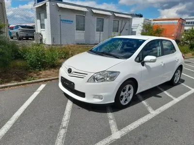 Gebraucht Toyota Auris Life 132 PS (97 kW) 2012 Weiß Limousine