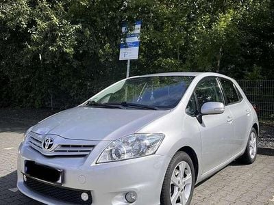 Grau Gebraucht 2011 Toyota Auris Edition Kleinwagen | 7.000 € (Etwas zu teuer)