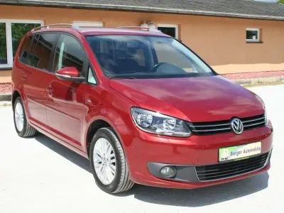 Gebraucht VW Touran Cup 105 PS (77 kW) 2012 Wild cherry red Van / Kleinbus