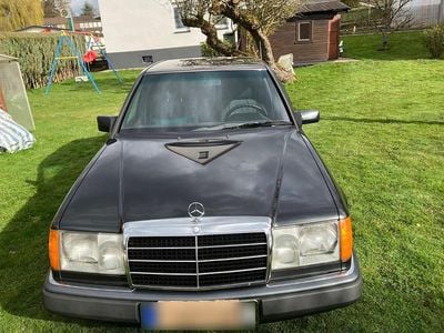 Second-hand Mercedes E250 94 CP (69 kW) 1989 Negru Berlinǎ