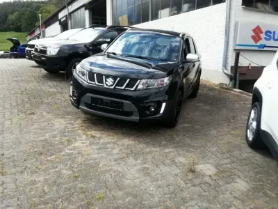 Gebraucht Suzuki Vitara Comfort+ 140 PS (102 kW) 2016 Schwarz SUV