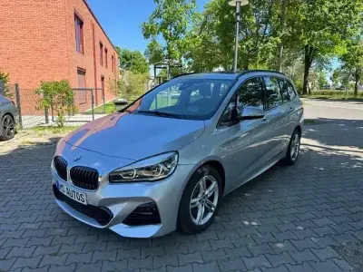 Gebraucht BMW 220 M Sport 190 PS (139 kW) 2021 Glaciersilber Van / Kleinbus