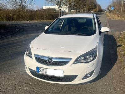 Gebraucht Opel Astra Edition 110 PS (80 kW) 2012 Weiß Kombi
