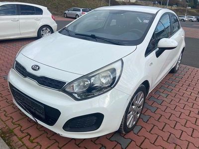 Begagnad Kia Rio Edition 7 86 HK (63 kW) 2010 Vit Halvkombi