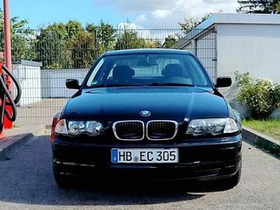 Schwarz Gebraucht 2001 BMW 316 Limousine | 2.000 €