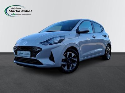 Neu Hyundai i10 79 PS (58 kW) 2025 Grau Kleinwagen