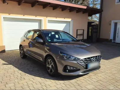 Gebraucht Hyundai i30 110 PS (80 kW) 2023 Grau Limousine