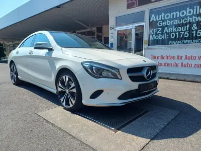 Gebraucht Mercedes CLA180 122 PS (89 kW) 2016 Calcitweiss  unilack Coupé