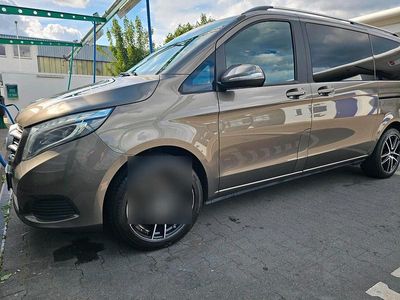 Mercedes V220