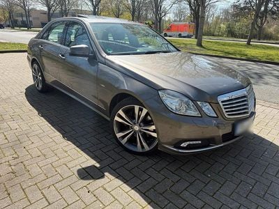 Usata Mercedes E350 231 CV (169 kW) 2009 Oro Berlina