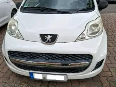 Gebraucht Peugeot 107 68 PS (50 kW) 2010 Weiß Kleinwagen