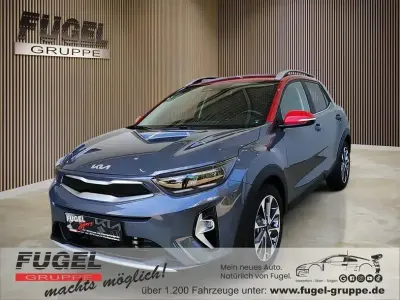 Gebraucht Kia Stonic Spirit 120 PS (88 kW) 2023 Perennialgrau met./rot SUV