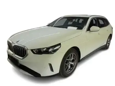 Gebraucht BMW 520 Sport Line 197 PS (144 kW) 2024 Weiß Kombi