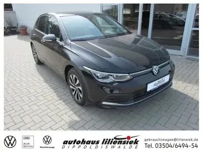 Używany VW Golf VIII Active 150 KM (110 kW) 2022 Czarny Sedan/Limuzyna