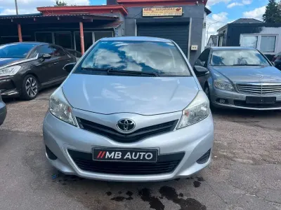 Gebraucht Toyota Yaris 69 PS (50 kW) 2013 Schwarz Kleinwagen