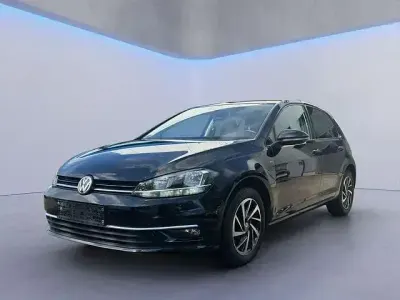 Gebraucht VW Golf VII Join 116 PS (85 kW) 2018 Tiefschwarzmet. Limousine