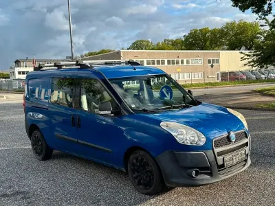 Gebraucht Fiat Doblò 105 PS (77 kW) 2013 Blau Van / Kleinbus