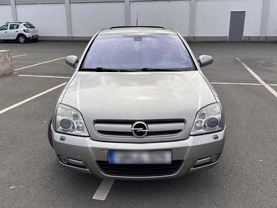 Begagnad Opel Signum 175 HK (128 kW) 2004 Guld Halvkombi