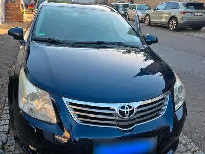 Gebraucht Toyota Avensis Executive 150 PS (110 kW) 2011 Blau Kombi