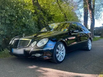 Gebraucht Mercedes E500 387 PS (284 kW) 2007 Schwarz Limousine