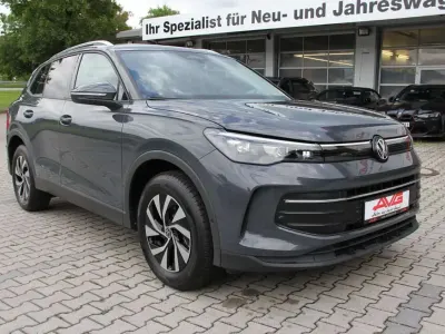 Neu VW Tiguan Design 150 PS (110 kW) 2026 Grau SUV