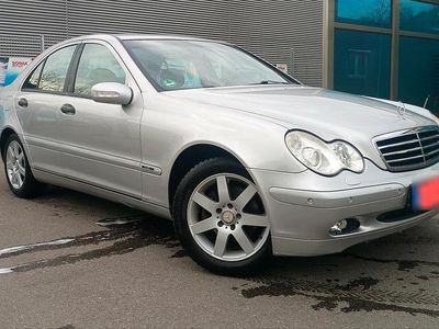 Usata Mercedes 200 116 CV (85 kW) 2002 Argento Berlina