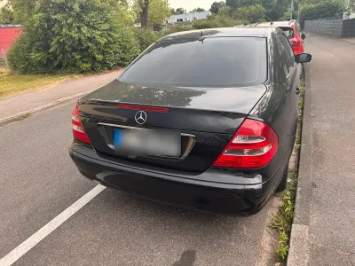 Gebraucht Mercedes E200 122 PS (89 kW) 2003 Schwarz Limousine