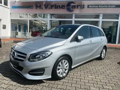 Gebraucht Mercedes B180 Style 122 PS (89 kW) 2015 Silber Kleinwagen