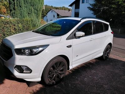 Second-hand Ford Kuga ST-Line 247 CP (181 kW) 2018 Alb SUV