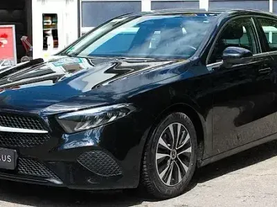 Gebraucht Mercedes A200 150 PS (110 kW) 2023 Schwarz Limousine