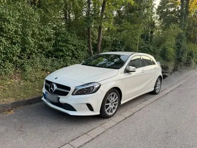 Gebraucht Mercedes A180 122 PS (89 kW) 2017 Weiß Kleinwagen