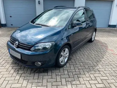Gebraucht VW Golf VII Match 105 PS (77 kW) 2013 Blau Limousine