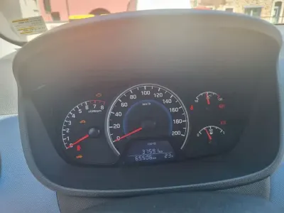 Gebraucht Hyundai i10 Trend 67 PS (49 kW) 2018 Weiß Kleinwagen