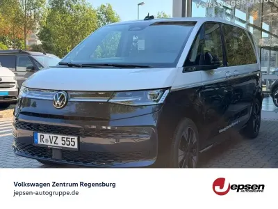 Gebraucht VW Multivan R 150 PS (110 kW) 2026 Candyweiß/ starlight blue met Van / Kleinbus