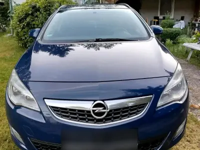 Gebraucht Opel Astra 110 PS (80 kW) 2011 Blau Kombi