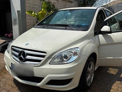 Mercedes B180