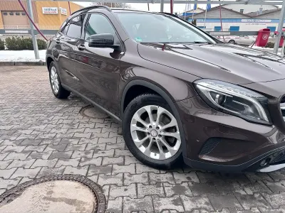 Usata Mercedes GLA200 Urban 156 CV (114 kW) 2014 Marrone SUV