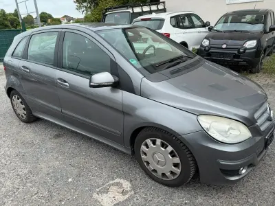 Gebraucht Mercedes B180 109 PS (80 kW) 2009 Grau Van / Kleinbus