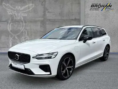Gebraucht Volvo V60 Plus 398 PS (292 kW) 2022 Crystal white pearl / metallic Kombi