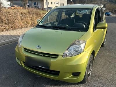 Grün Gebraucht 2010 Daihatsu Sirion Kleinwagen | 1.550 €