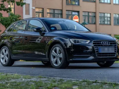 Gebraucht Audi A3 Ambiente 122 PS (89 kW) 2014 Schwarz Limousine