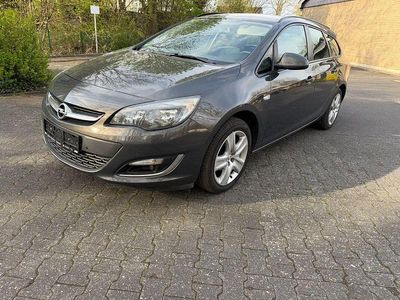 Usata Opel Astra Edition 140 CV (102 kW) 2013 Grigio Station wagon