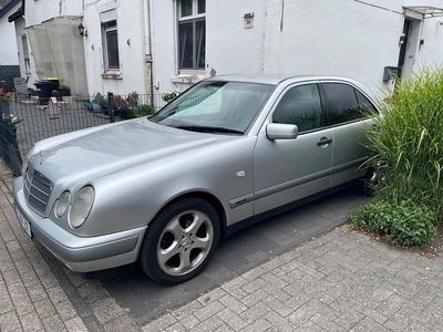 Mercedes E220